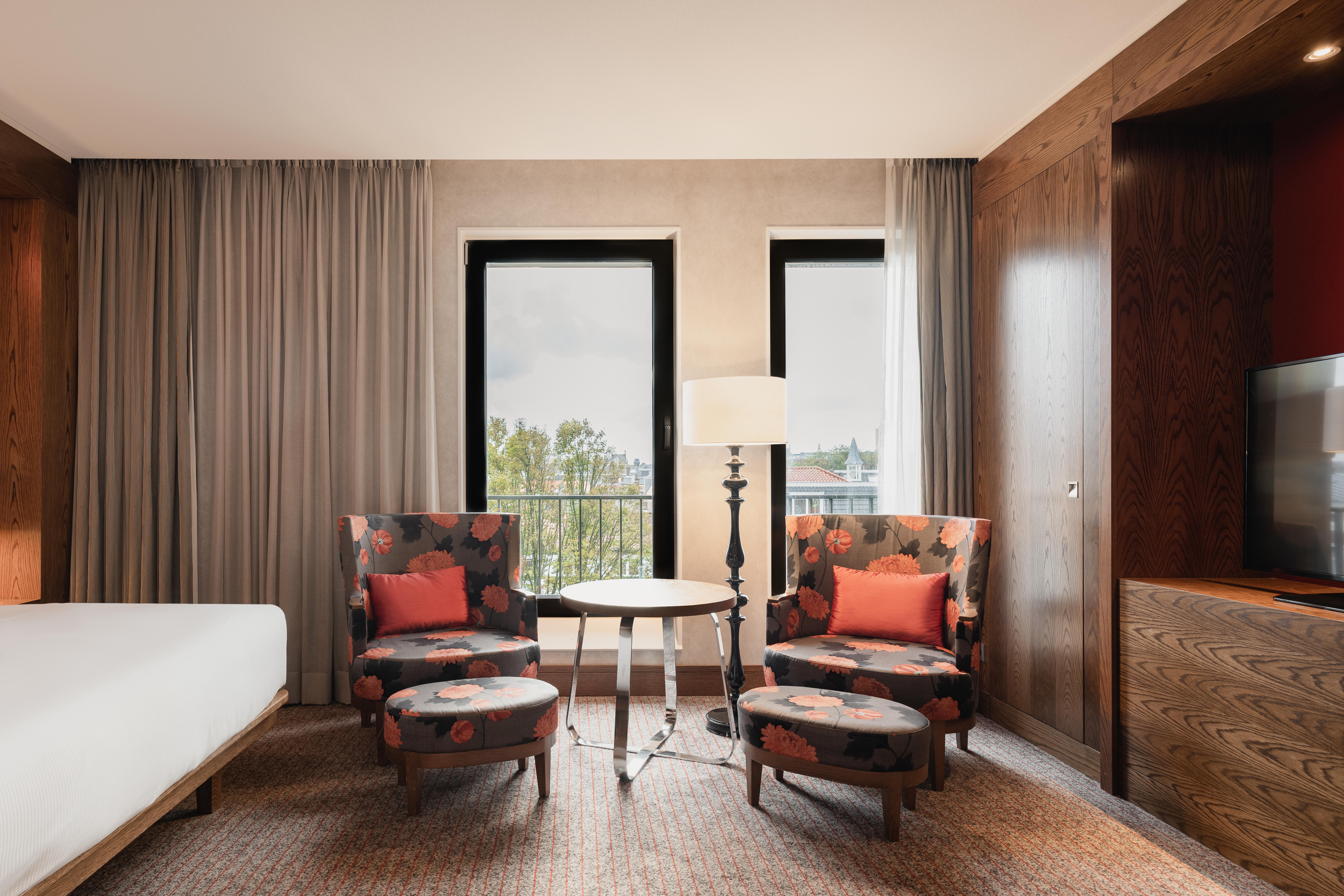 Hilton The Hague Hotel Bagian luar foto A guest room at the hotel