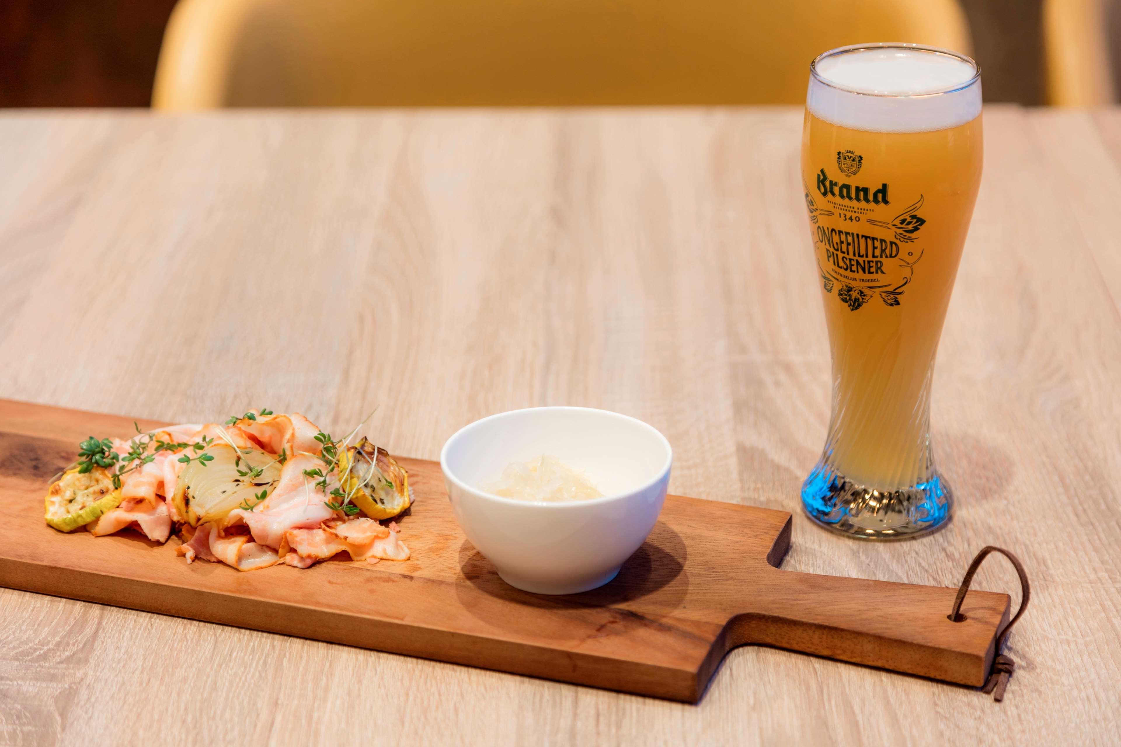 Hilton The Hague Hotel Bagian luar foto Beer and tapas